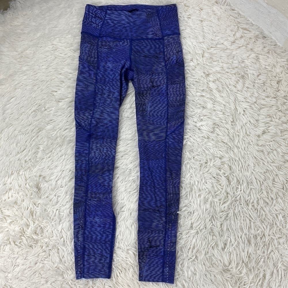 Lululemon Fast & Free 7/8 Tight II *Nulux 25"
Linear Flux Light